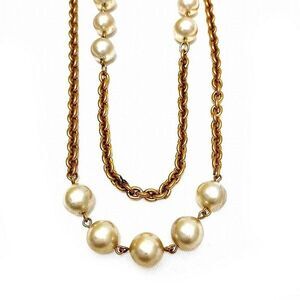 Pre Loved chanel Women white | white Necklaces